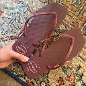 Havaianas square toe flip flops size 7/8